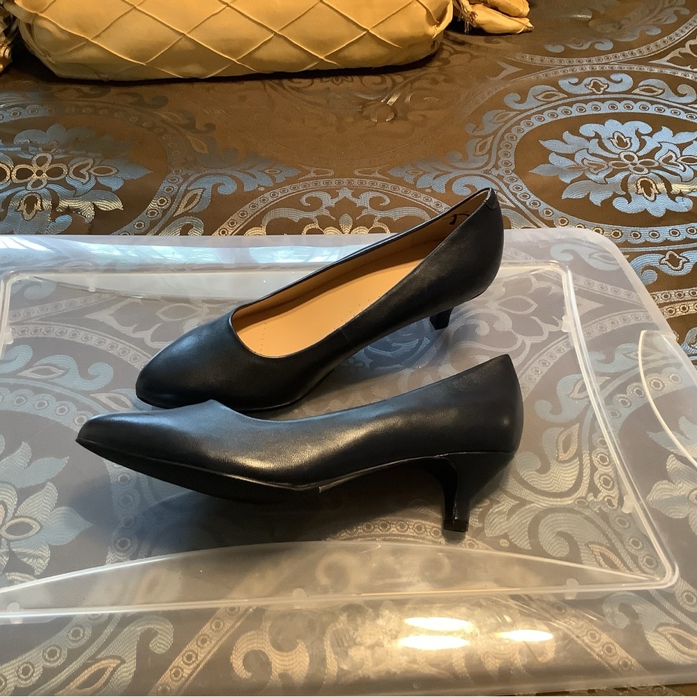 Blue leather Trotters NWOT - Picture 6 of 8